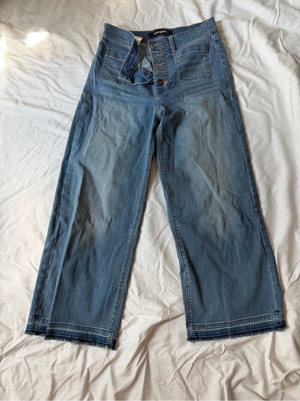 Express Women’s Light Blue Cropped Wide-Leg Jeans